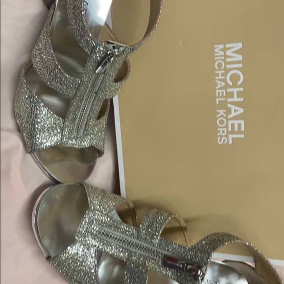 Michael Kors Sparkly Silver - Picture 3 of 6